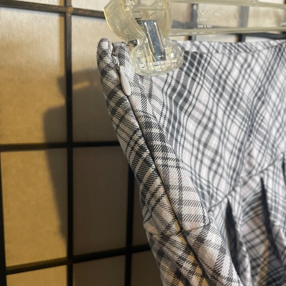 Divided H&M Women’s Juniors Pink Grey Plaid School Girl Pleated Mini Skirt Sz 0 - Picture 4 of 6